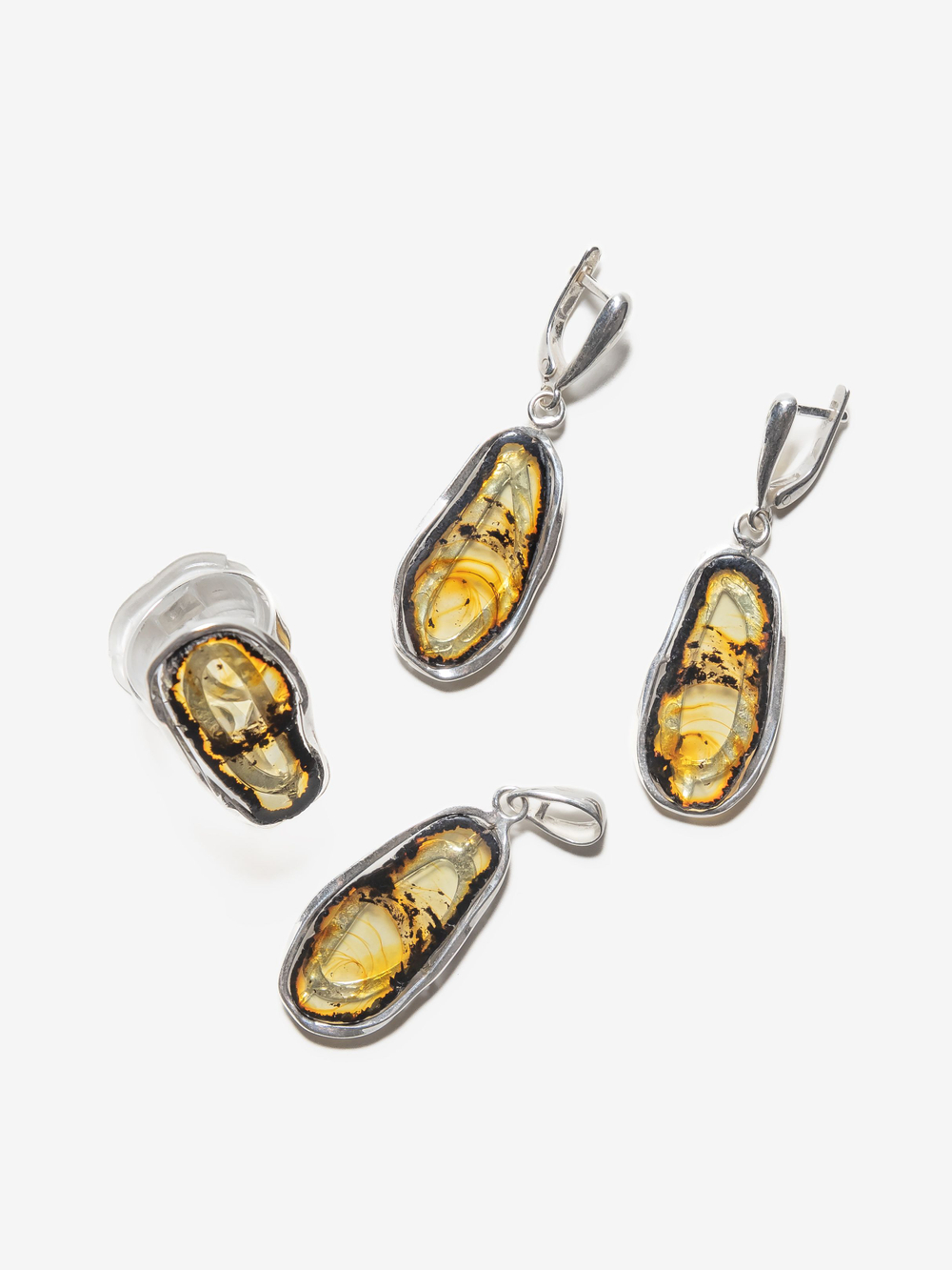 Уникальный серебряный кулон с цельным янтарем, серебро 925 пробы