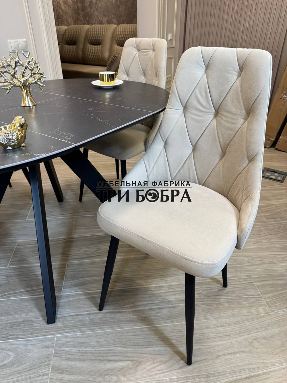 Круглый раздвижной стол "Бонжур", керамогранит, черный мрамор и стулья "Лондон"