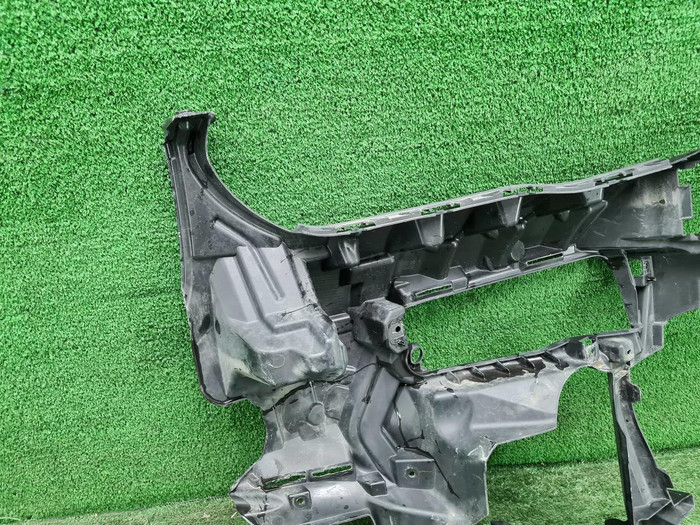 Кронштейн переднего бампера BMW X5 G05 (18-23)