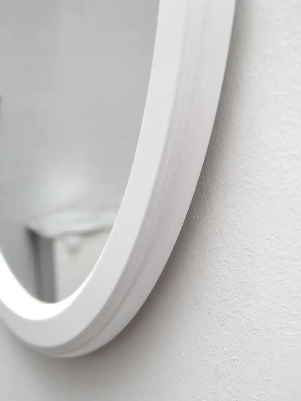 Зеркало настенное для прихожей 57 см