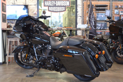 Road Glide Special 114  Harley-Davidson Vivid Black