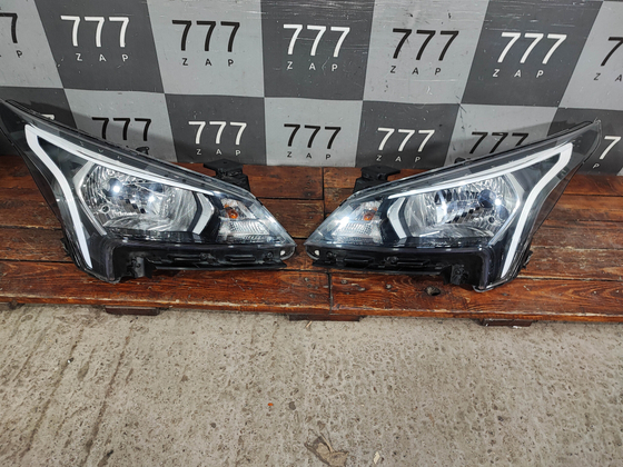 Фары галоген комплект Kia Rio 4 (FB) 20-нв Б/У Оригинал 92101H0500