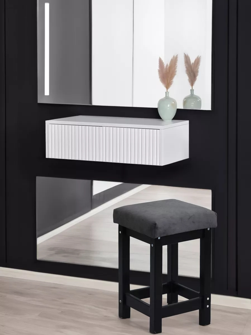 Табурет Икеа с мягким сиденьем из сосны