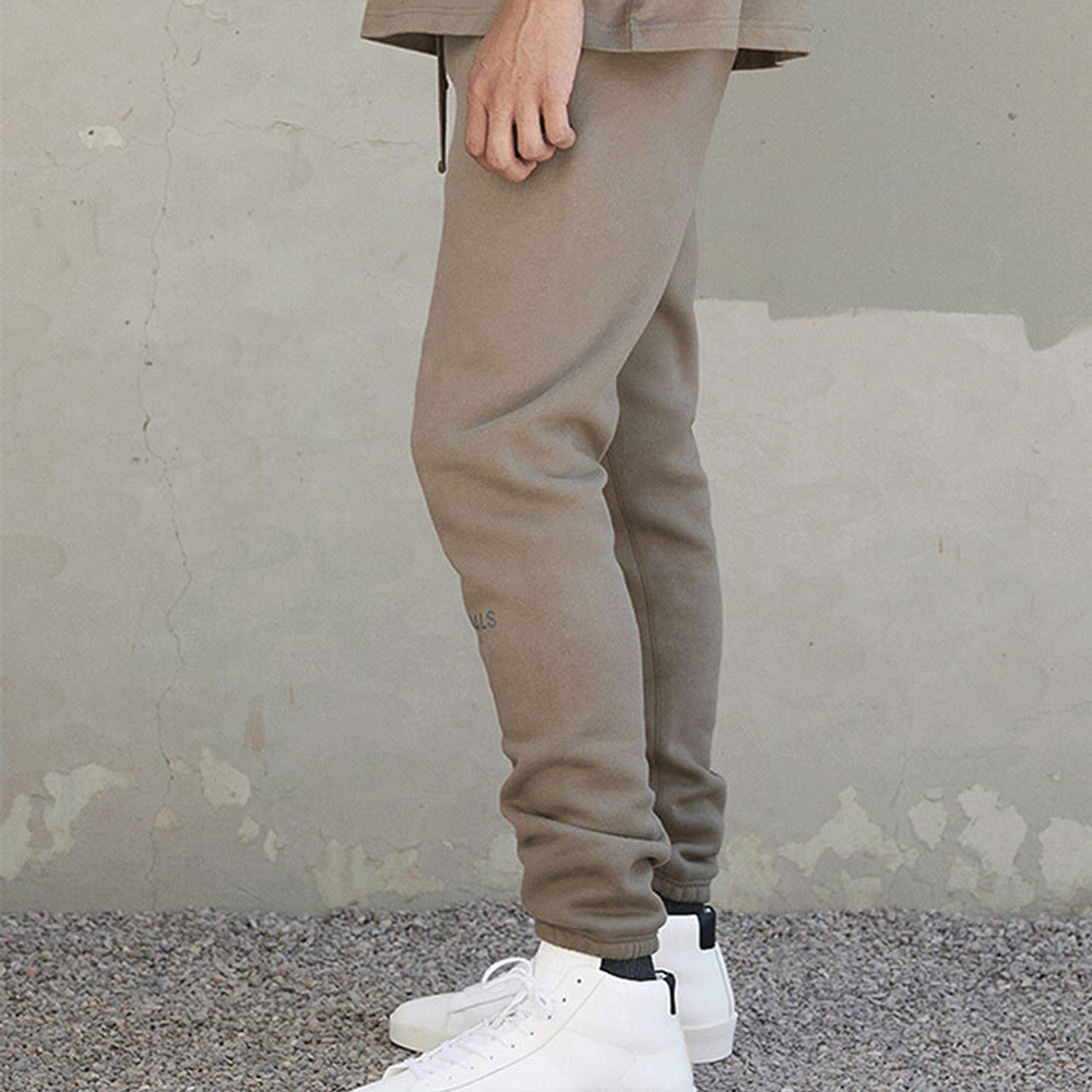 Штаны Fear of God Essentials FW21 Sweatpant Harvest Logo, FOG-FW21-023