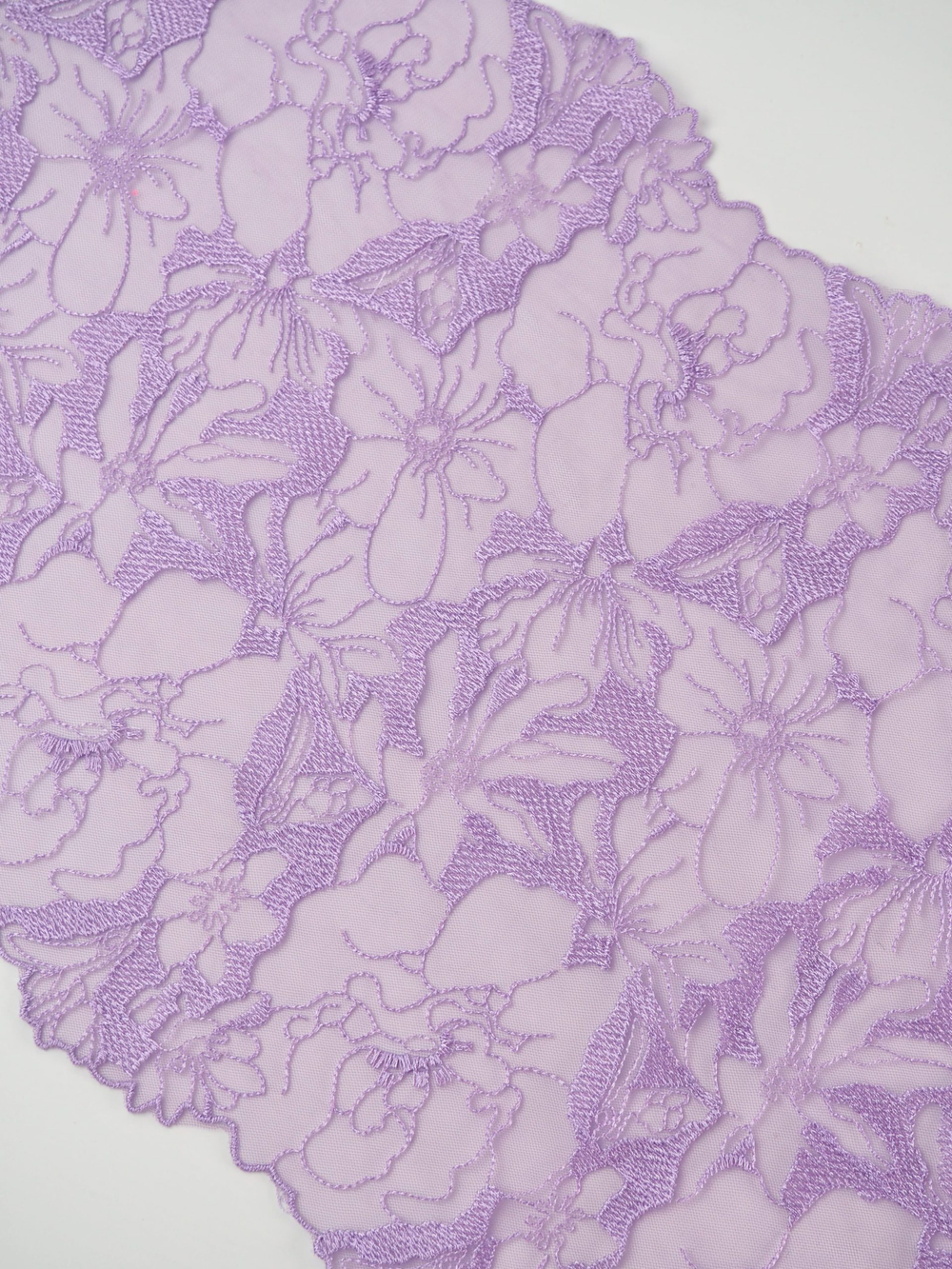 Вышивка на сетке яркая лаванда неэластичная ширина 22 см