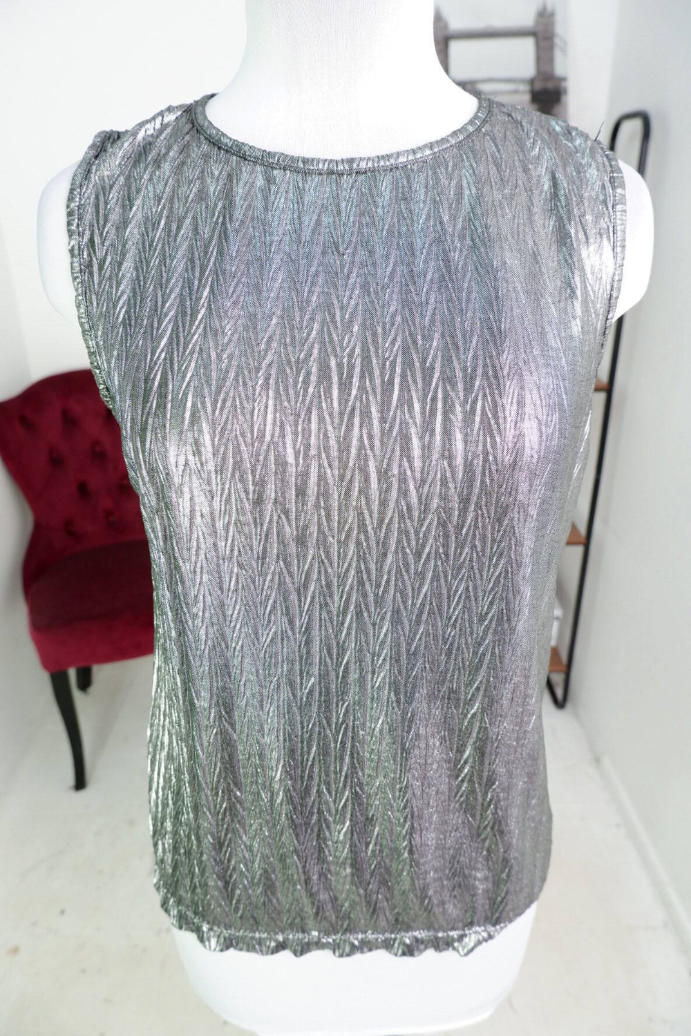 Топ блестящий, маркировка М, визуально на 46 размер