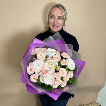 Купить Ранункулюсы и розы