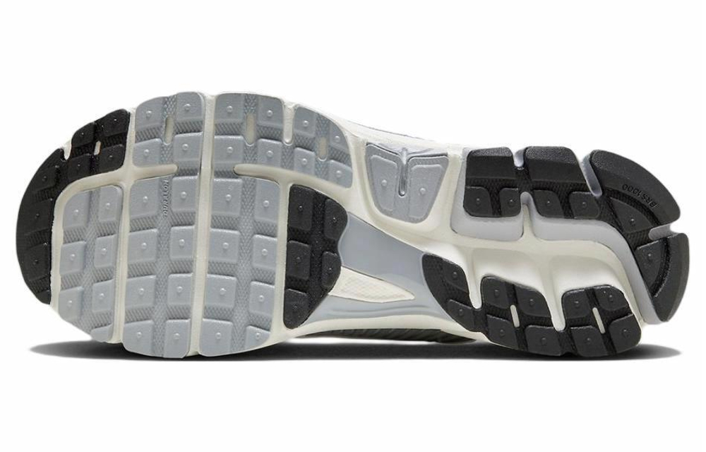 Кроссовки Nike Air Zoom Vomero 5 (Женская размерная сетка)