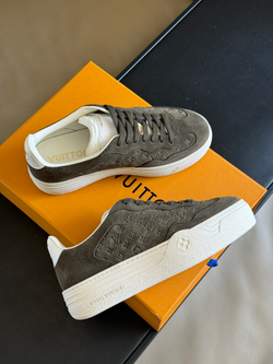 Louis Vuitton Groovy Sneaker