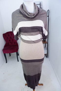 Платье POMPA трикотажное, уютное, маркировка М, на 46 размер