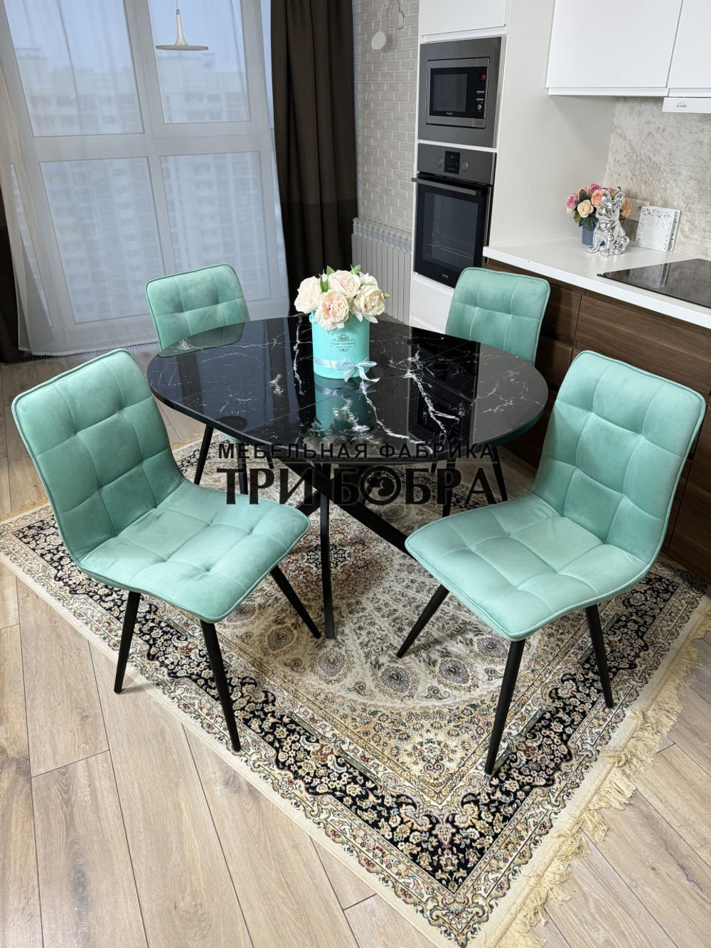 Круглый стеклянный раздвижной стол "Черный оникс" и стулья "ГУЧИ" тиффани