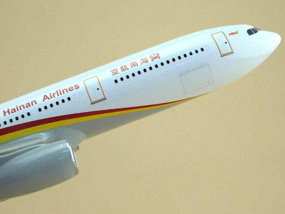 Модель самолета Airbus A330 (М1:144, Hainan Airlines)