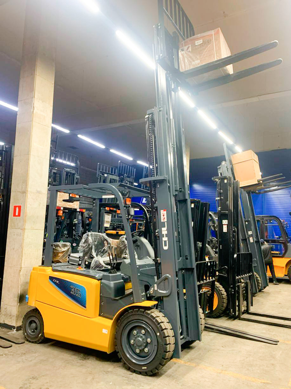 Электрический погрузчик CHL 3,5 т 80/560 В/Ач 4 опоры