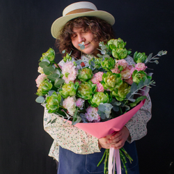 25. Эффектный тропический букет в современном стиле