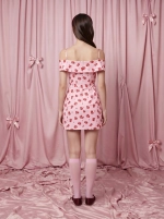 Мейв мини (Maeve mini), платье мини из розового атласа с мелкими красными цветами