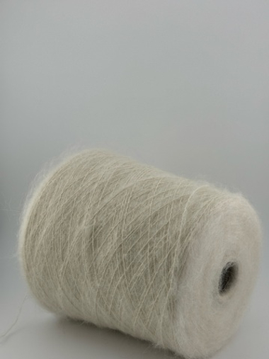 Молочный 68% кид мохер 25% шелк 7% меринос  370 м/100 гр