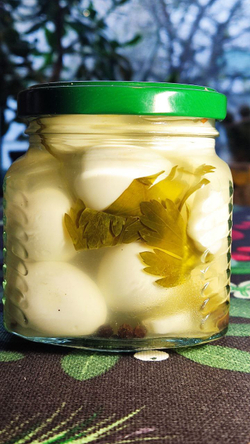 Яйца перепелиные маринованные