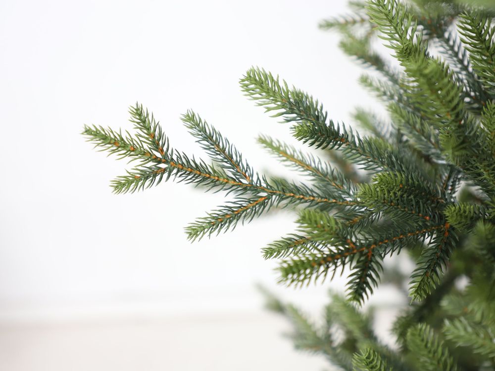 Елка с гирляндой встроенной «Eiffel» Эйфель (Литая хвоя) от 1,8 м до 2,7 м