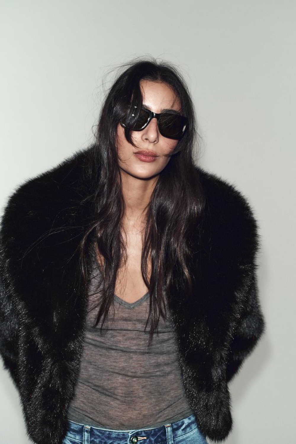 ZARA ШУБА ИСКУССТВЕННОГО МЕХА С ВОРОТНИКОМ С ЛАЦКАНАМИ, ЧЕРНЫЙ