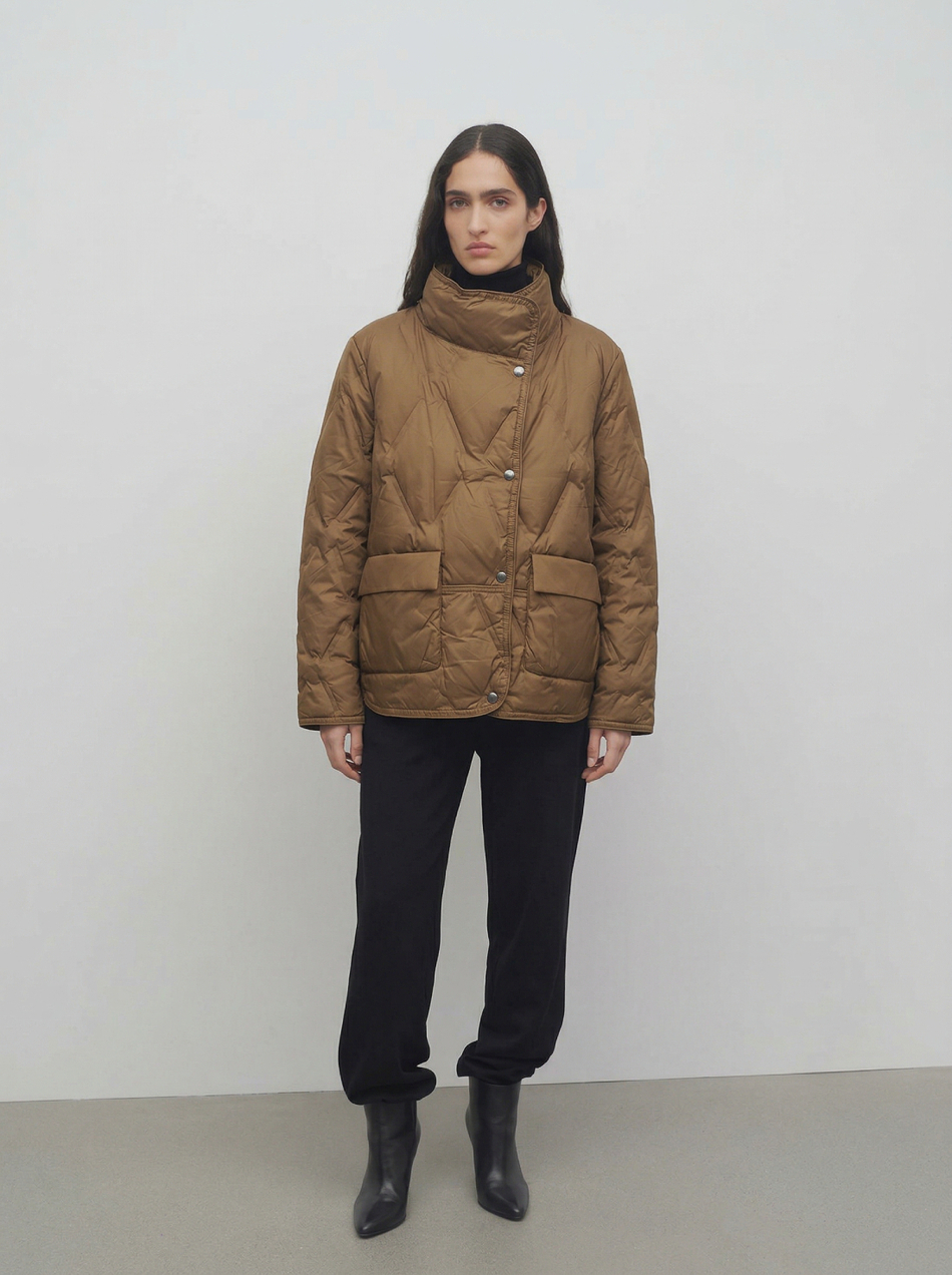 Легкая куртка на пуху