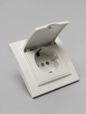 Розетка 1-местная с с/з крышкой, 220В,16А с защитной шторкой STEKKER PST16-9012-02, слоновая кость