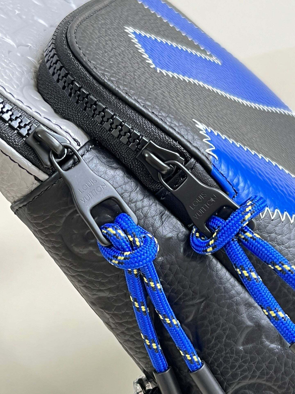 Louis Vuitton Avenue Slingbag