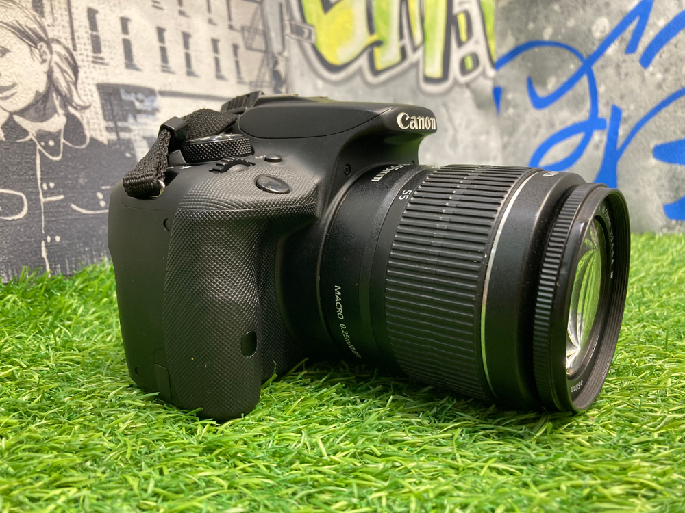 Canon EOS 100D Kit 18-55mm 3.5-5.6 III 38.300 кадров