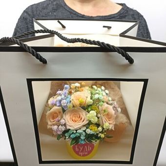 Сумочка с букетом и плюшевым мишкой