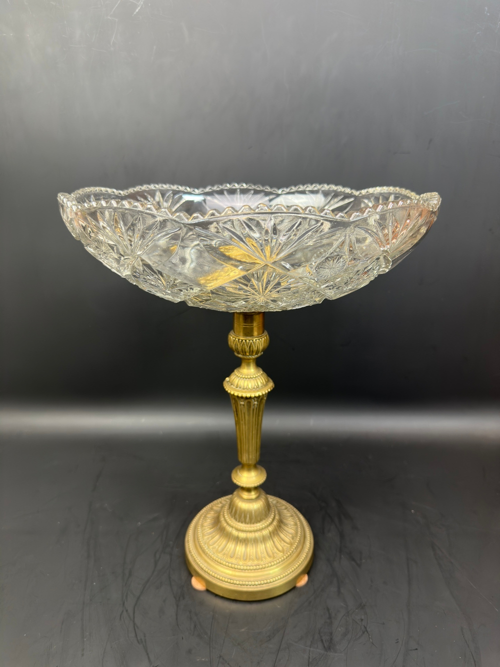 Старинная ваза-конфетница на бронзовой подставке