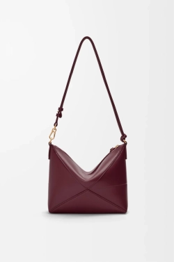 Loewe Сумочка-клатч Puzzle Fold из блестящей телячьей кожи наппа, бургунди