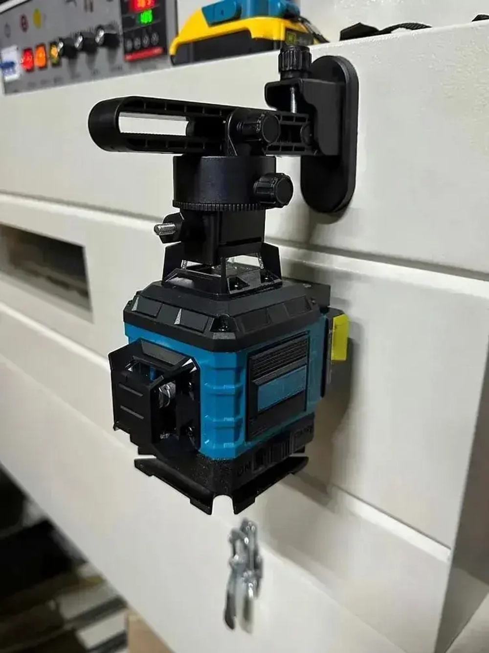 Уровень лазерный / Нивелир оптический комплект