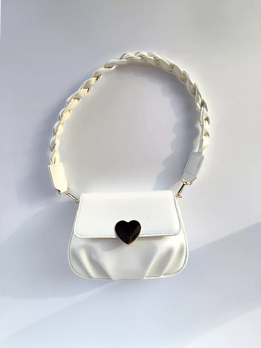 Сумка через плечо маленькая.