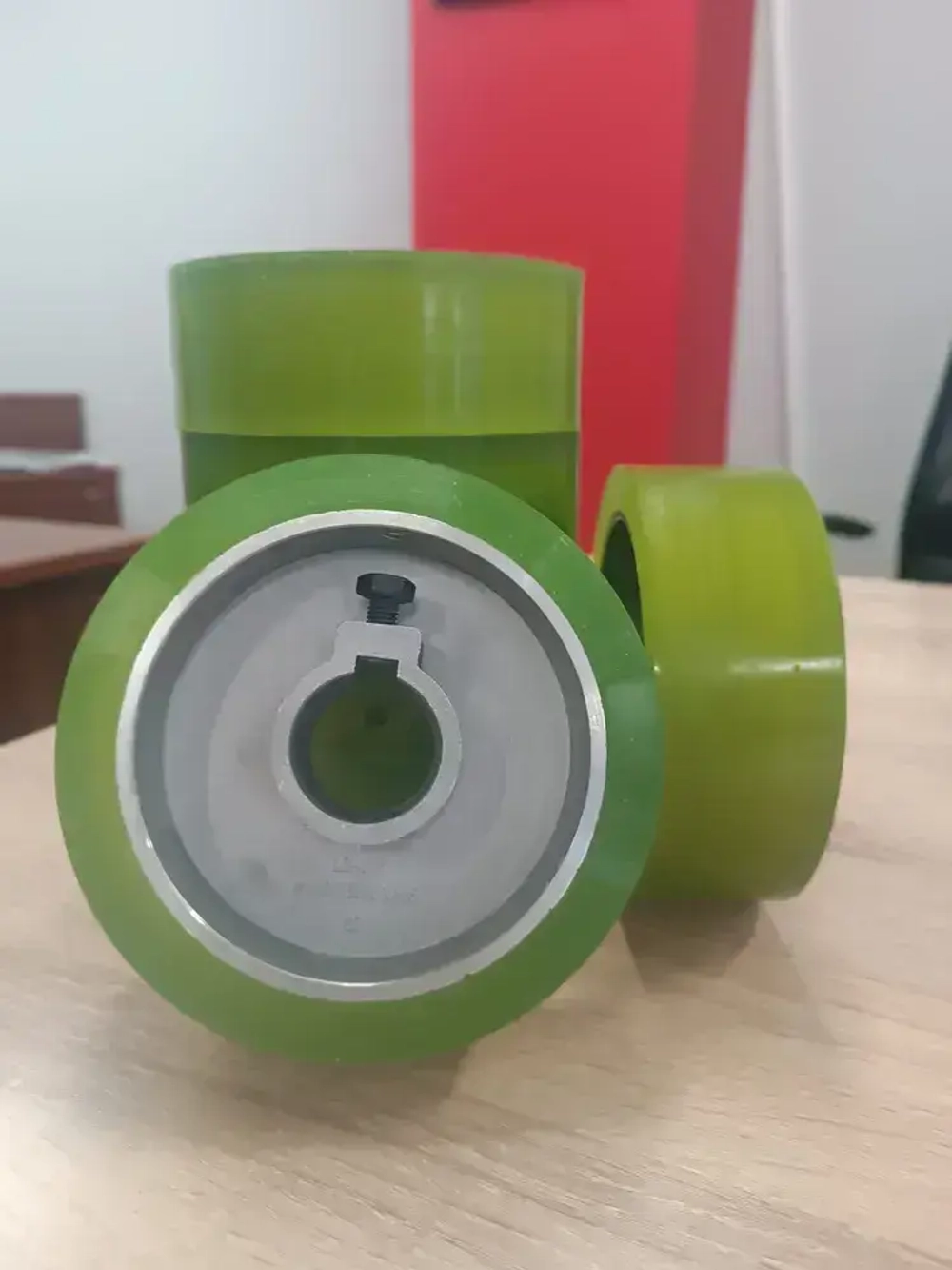 Ролик прижимной полиуретановый для четырехстороннего станка, размер 140х35х50мм (зелёный)