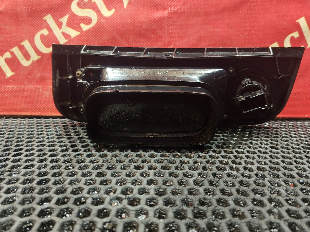 Дефлектор воздушный левый 2018г.