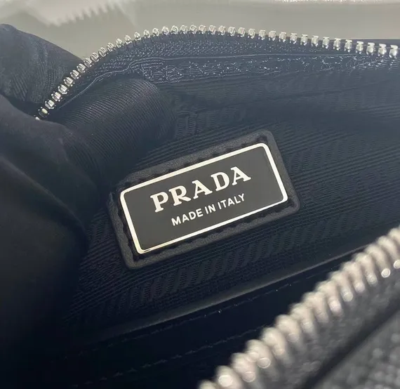 Сумка через плечо Prada из кожи Saffiano