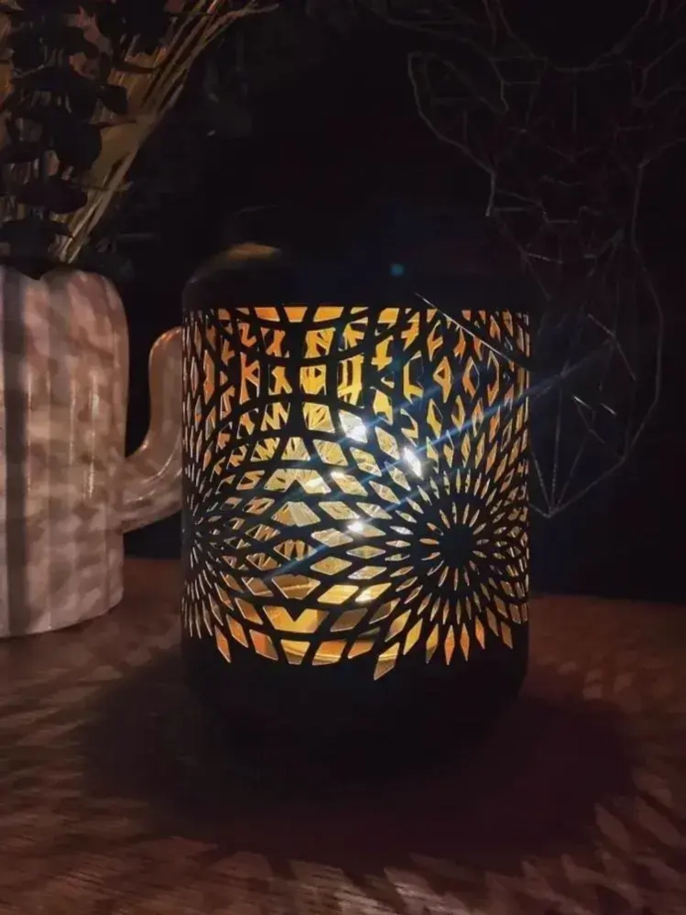 Садовый светильник на батарейках 18х12 см / Подвесной дачный фонарь ажурный VITmarket