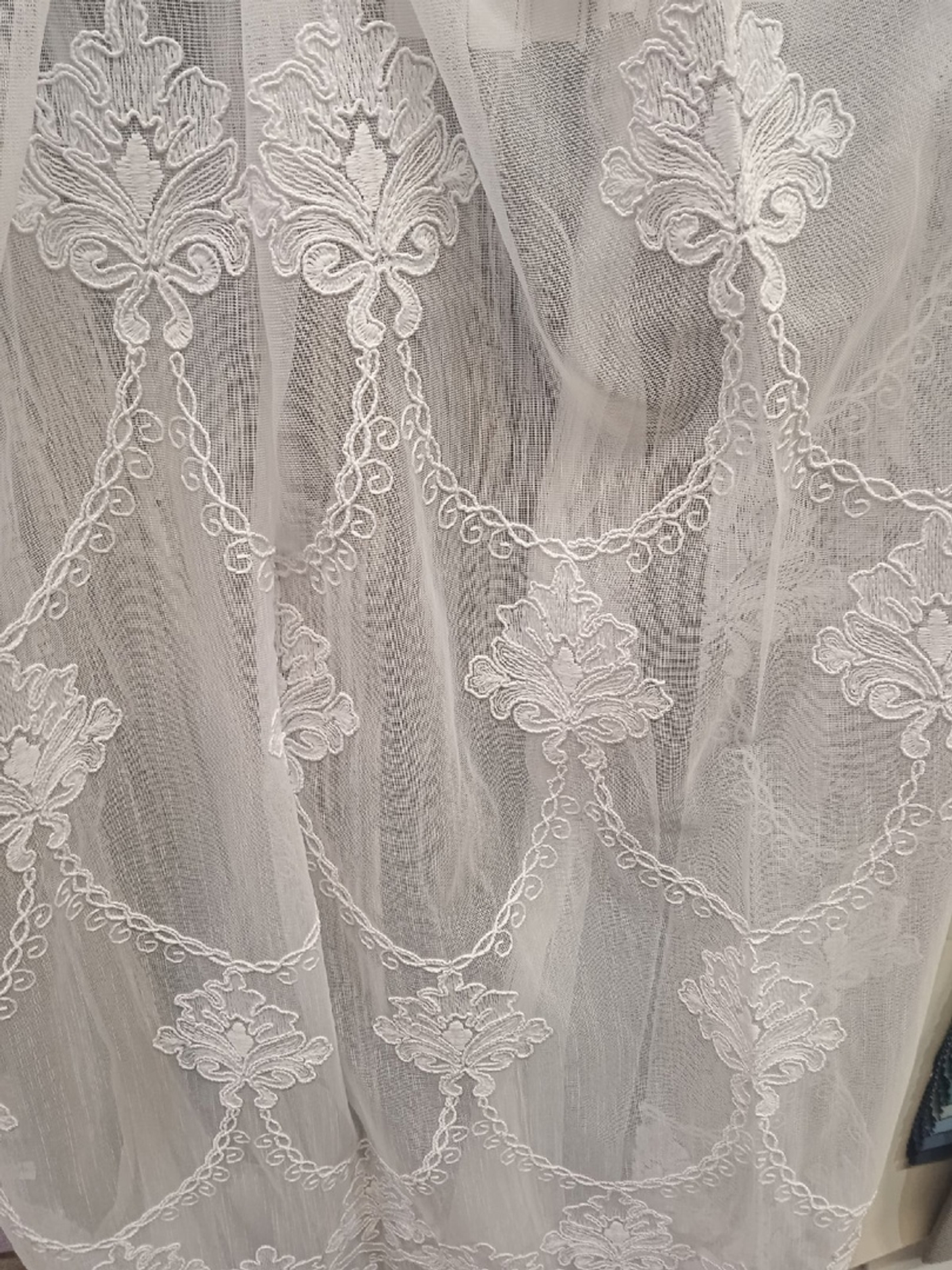 тюль с вышивкой