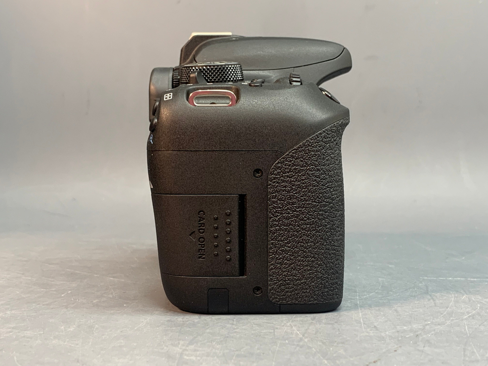 Canon 800D Kit 18-55mm IS STM 625 кадров