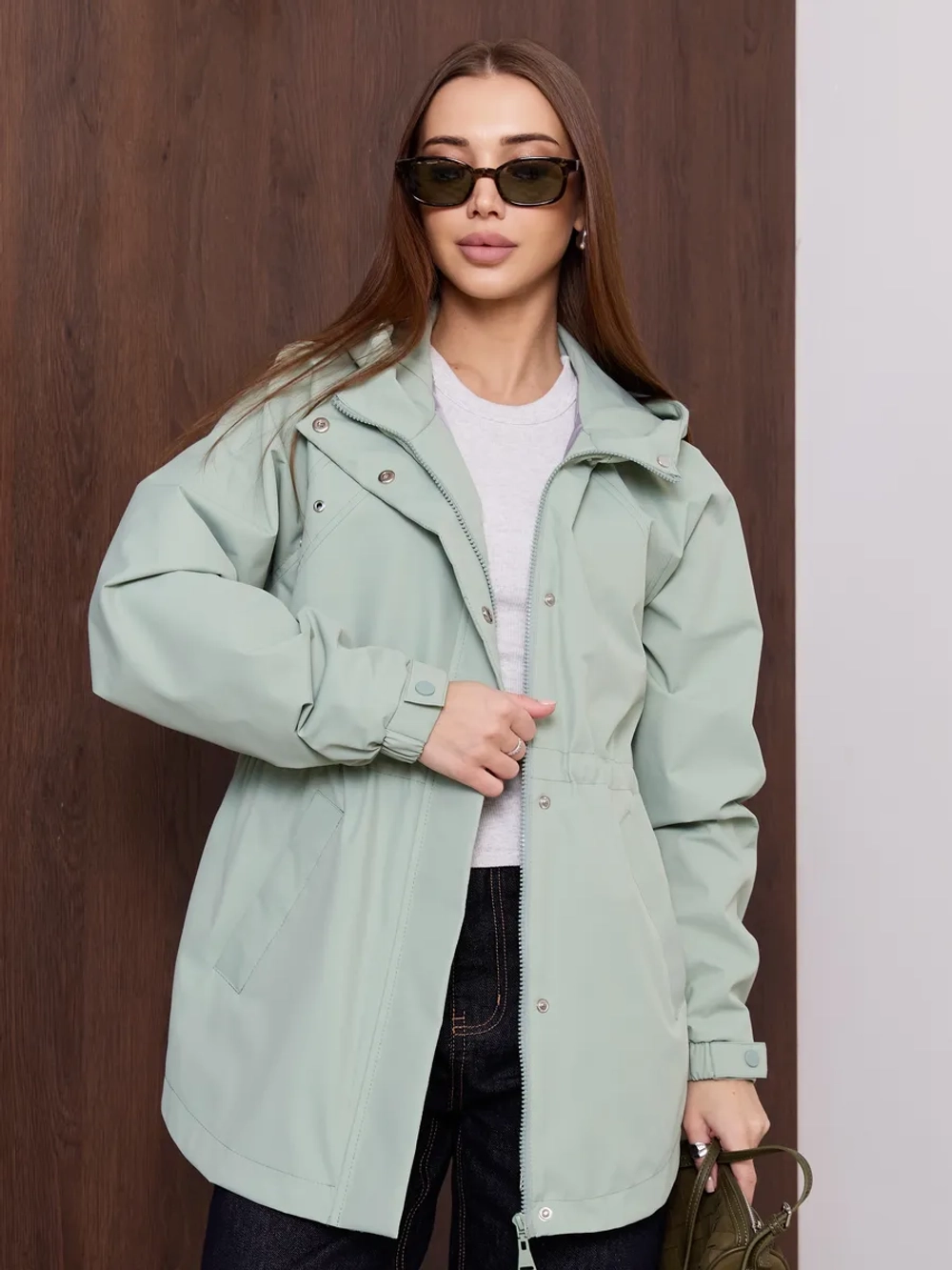 Ветровка с капюшоном удлиненная