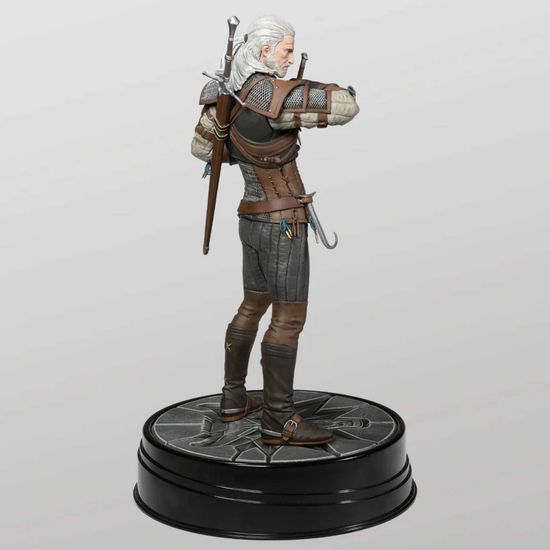 Фигурка The Witcher 3 Wild Hunt Deluxe Heart of Stone Geralt 761568007107 выполнена по мотивам игры "Ведьмак 3: Дикая Охота - Каменные сердца".