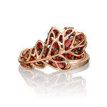 Кольцо «Дубовый лист» из красного золота с гранатами