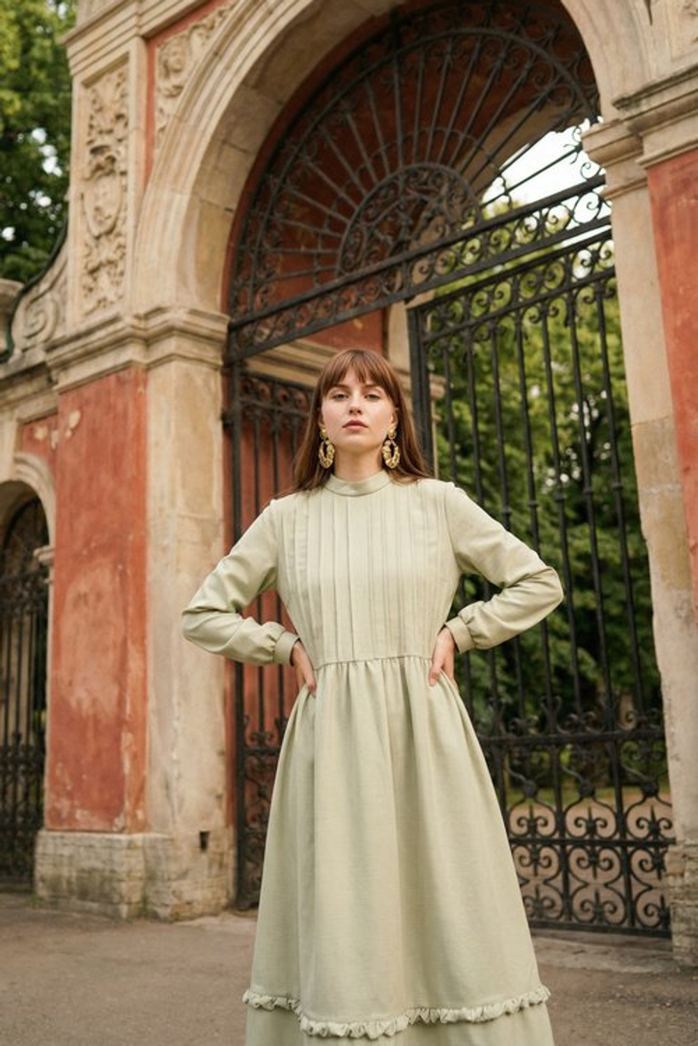 Гармоничное платье из шерсти с рюшей