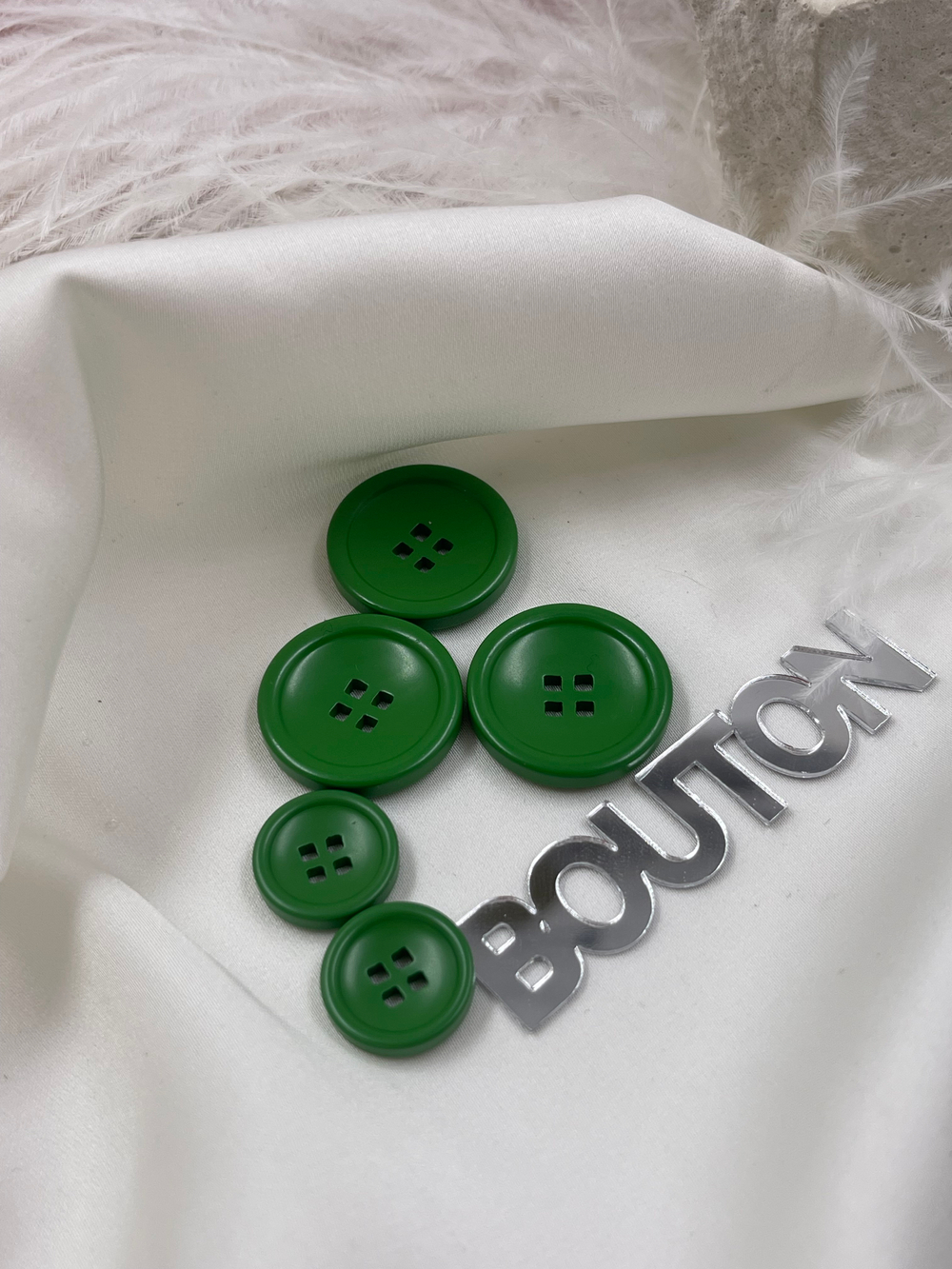 Пуговицы на прокол ярко-зеленые матовые