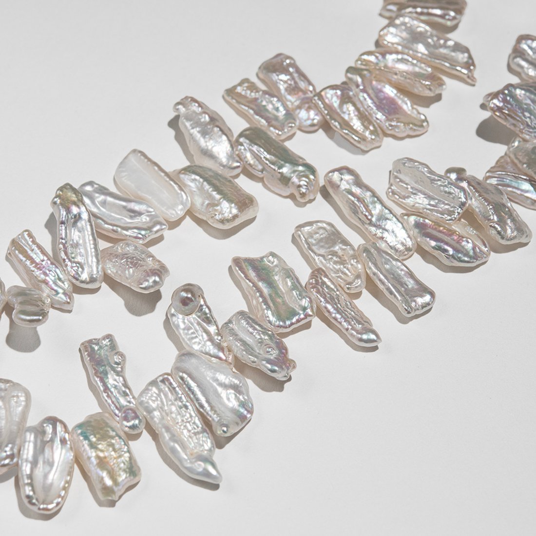 Жемчуг культивированный Бива, белый, со смещенным боковым отверстием 12-22мм