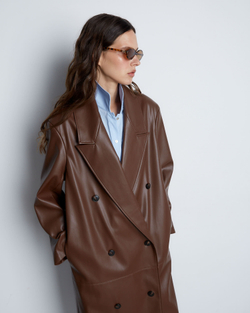 Плащ из экокожи коричневый