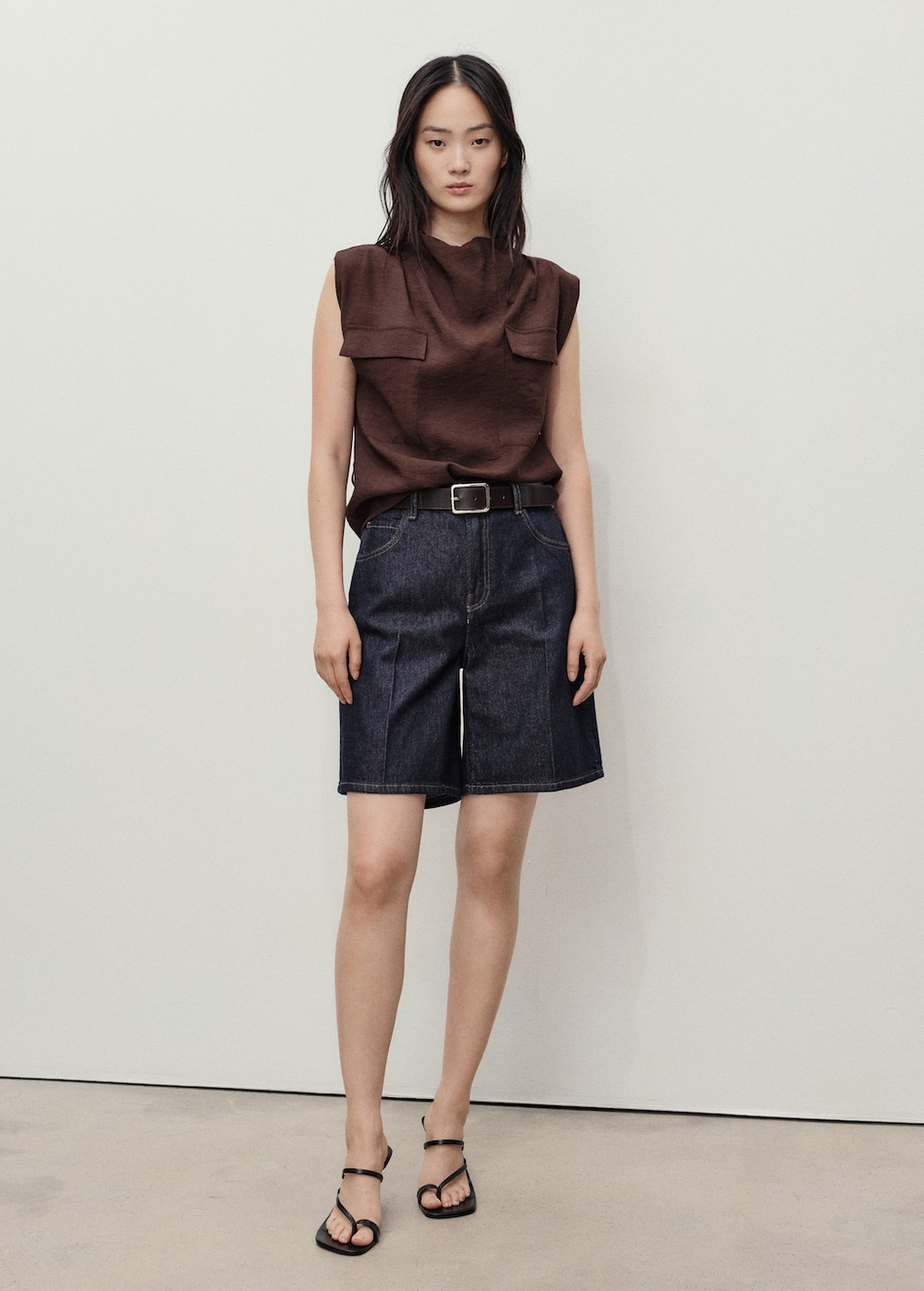 Джинсовые бермуды с высокой посадкой и эффектом потертости