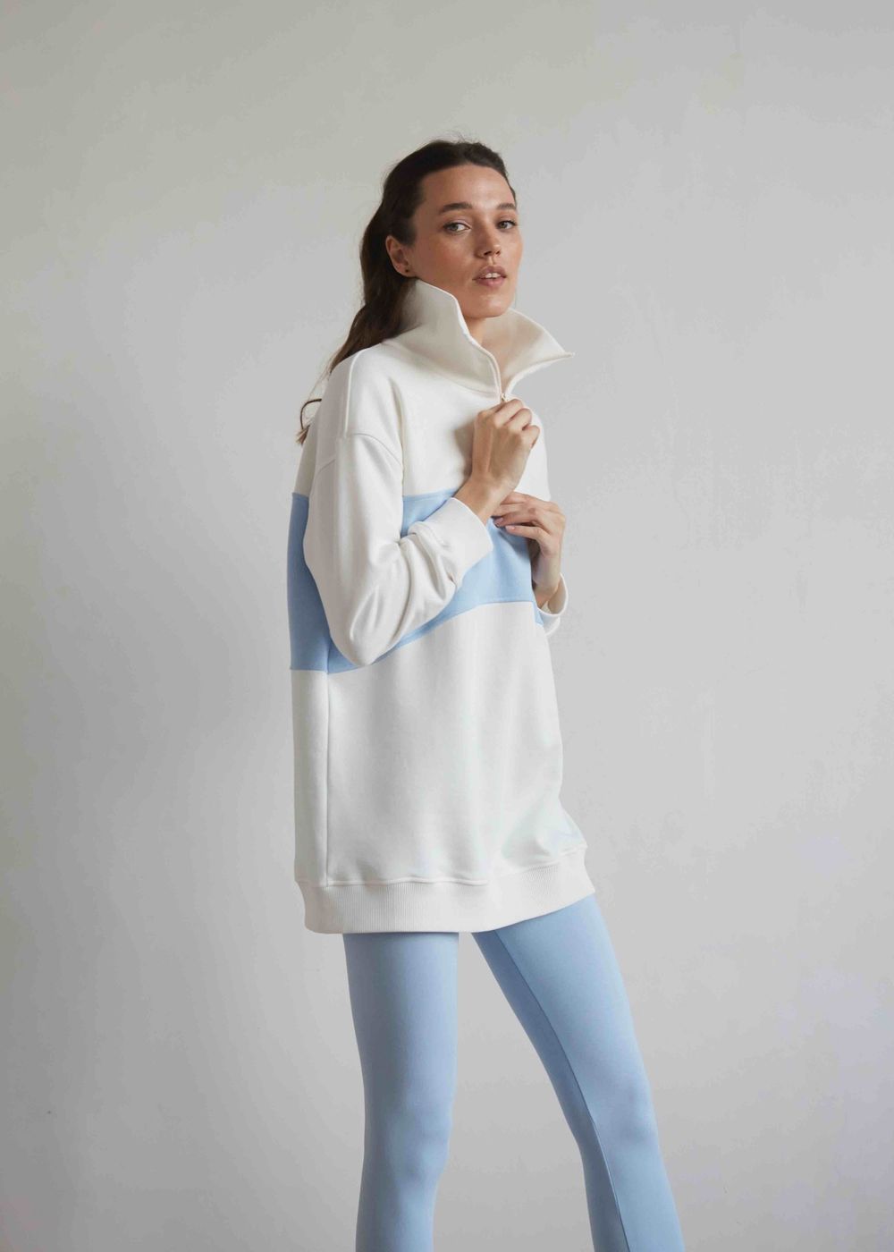 Толстовка платье Alexandra Talalay KP010 с воротником на молнии молочно-голубой