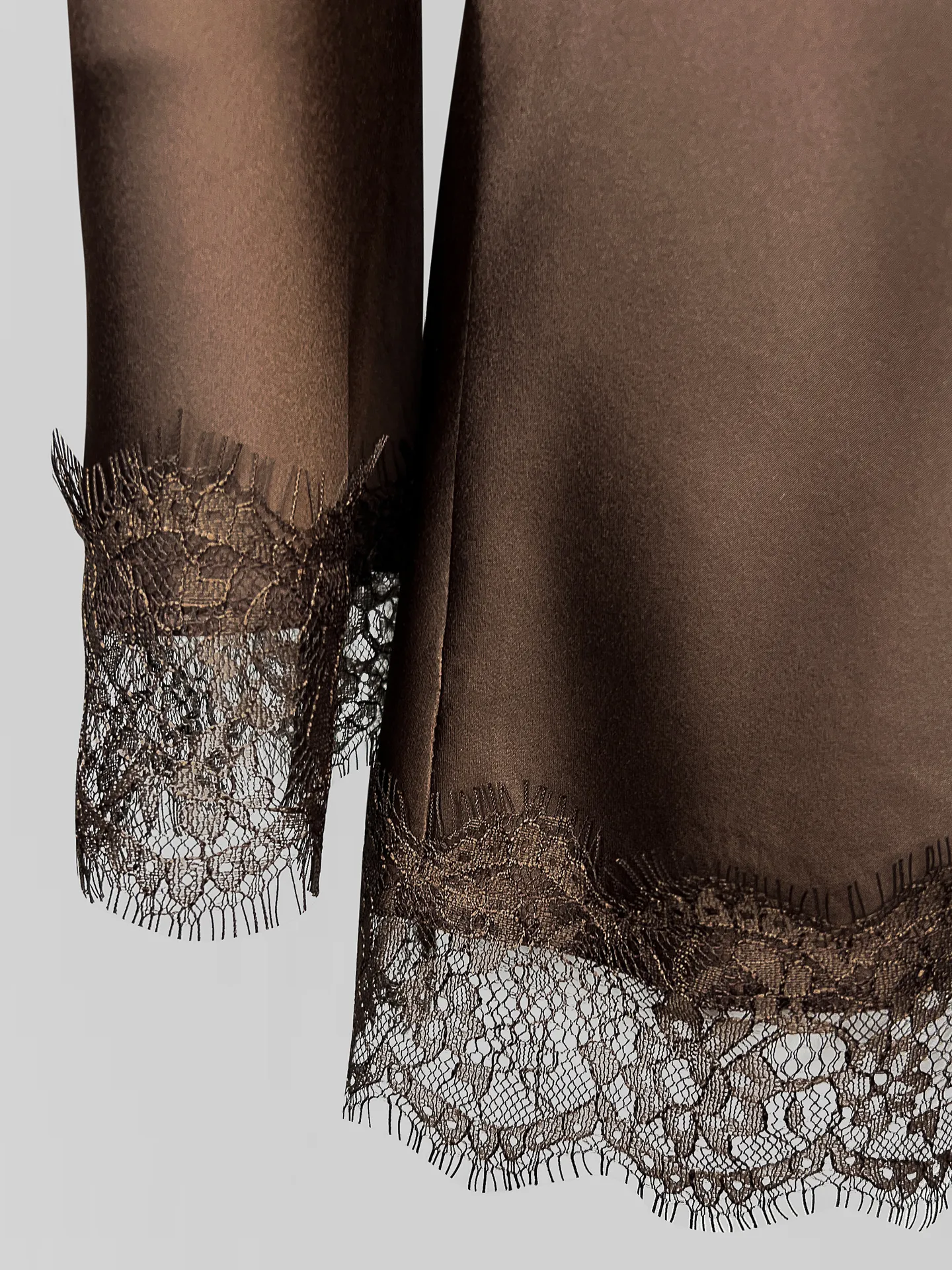 Платье Agdali Brand 1836 короткое атласное со шнуровкой на спине