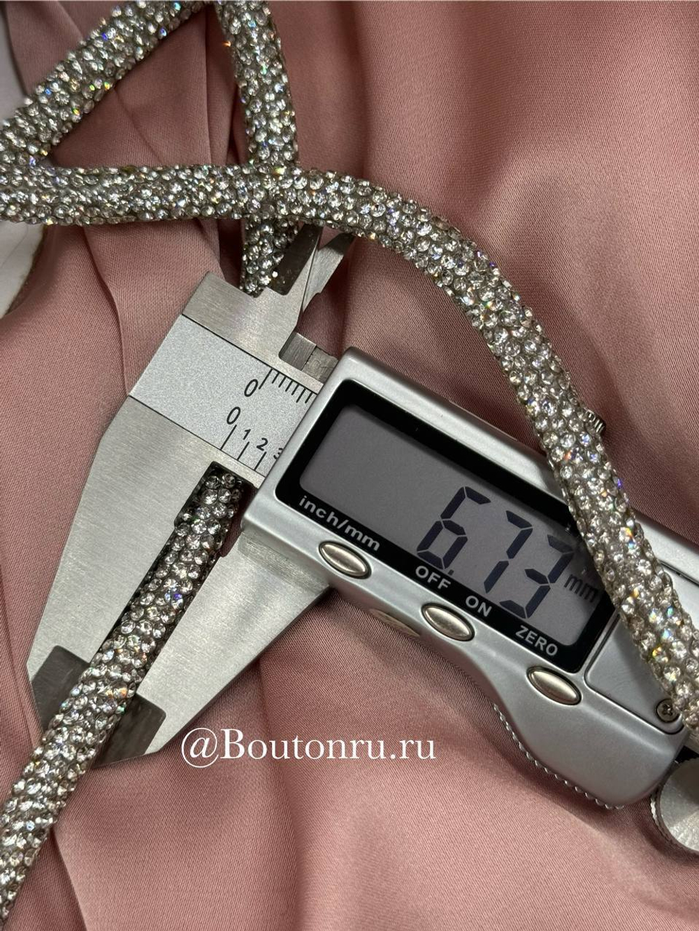 Шнур декоративный со стразами