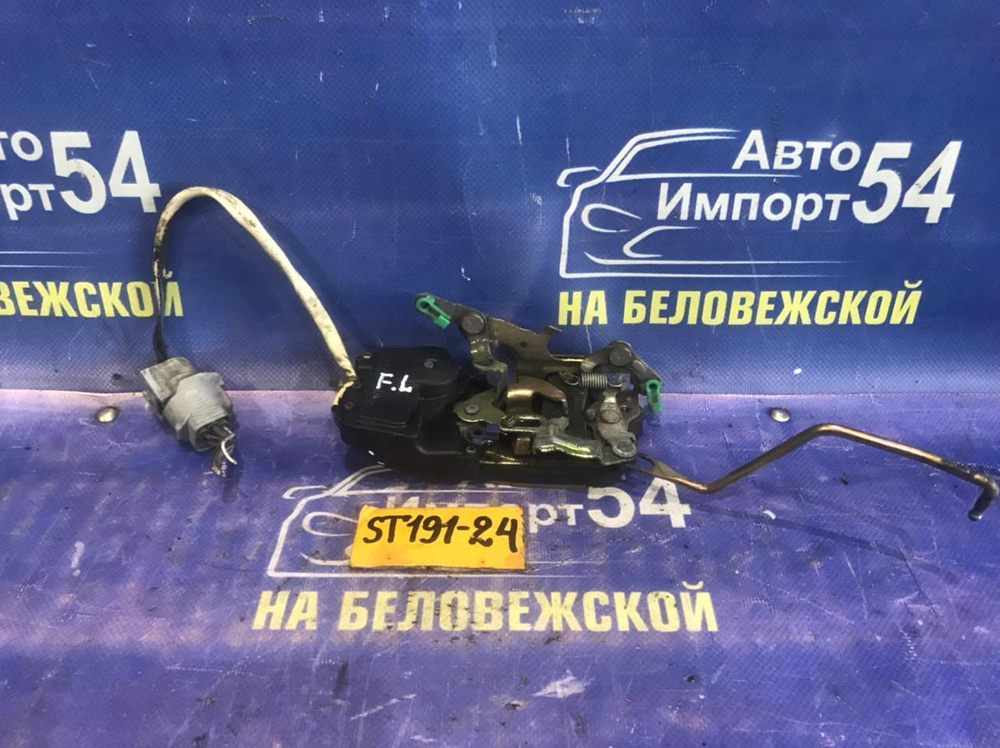 Замок двери передней левой TOYOTA CALDINA 1994